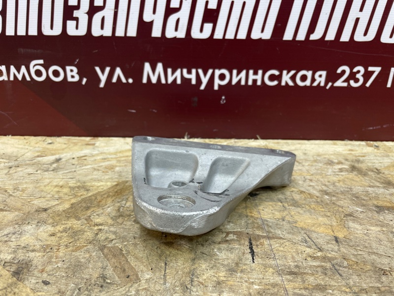 Кронштейн опоры двигателя