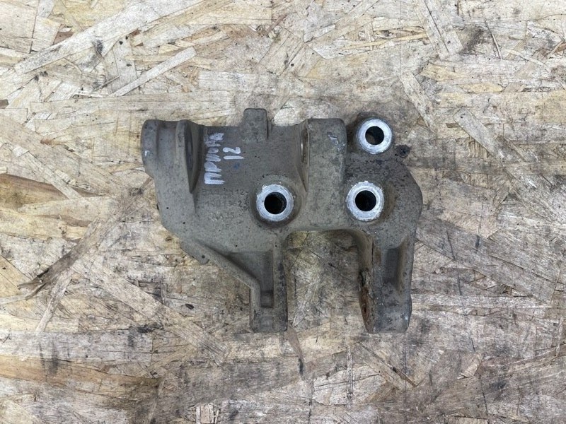 Кронштейн генератора