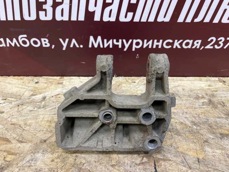 Кронштейн генератора