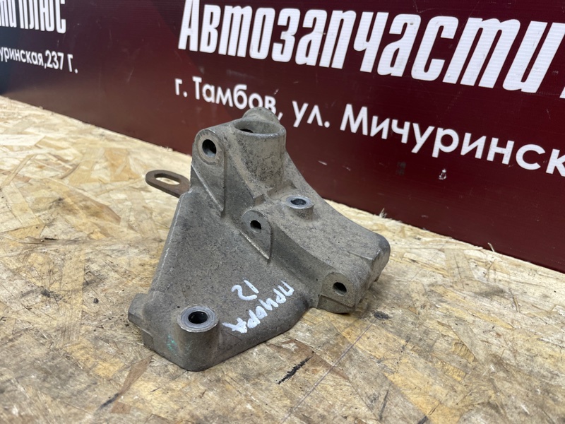 Кронштейн опоры двигателя