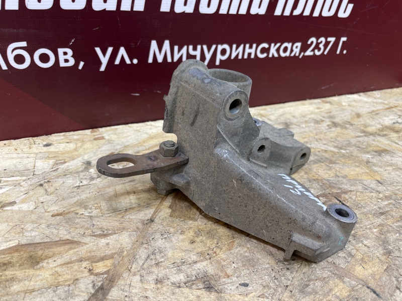 Кронштейн опоры двигателя