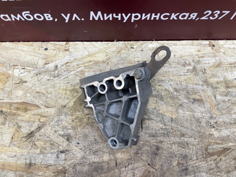 Кронштейн опоры двигателя