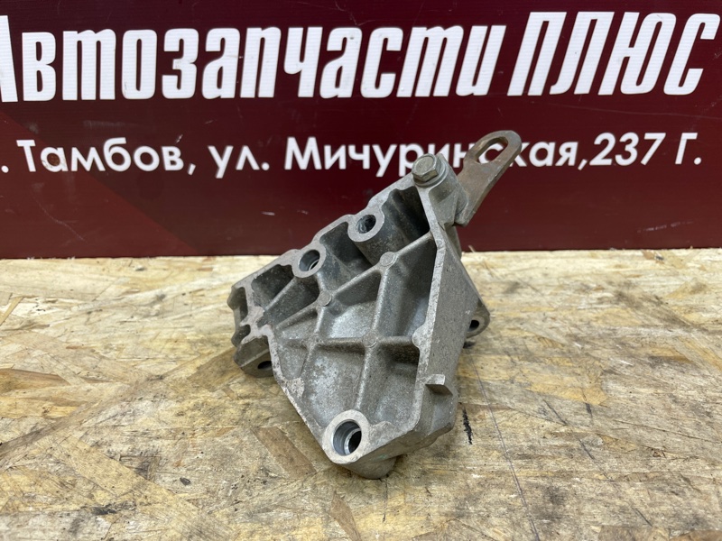 Кронштейн опоры двигателя