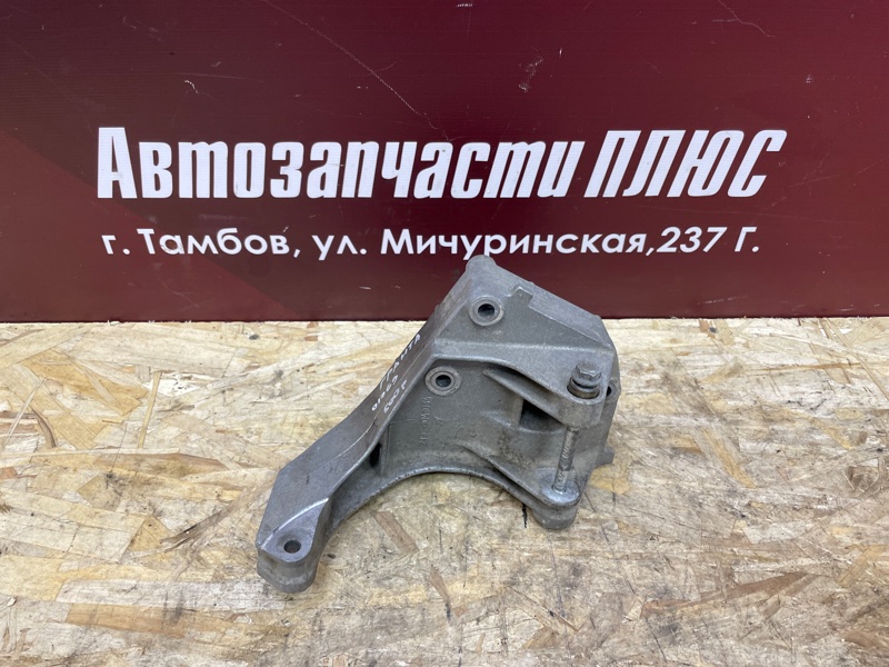 Кронштейн генератора