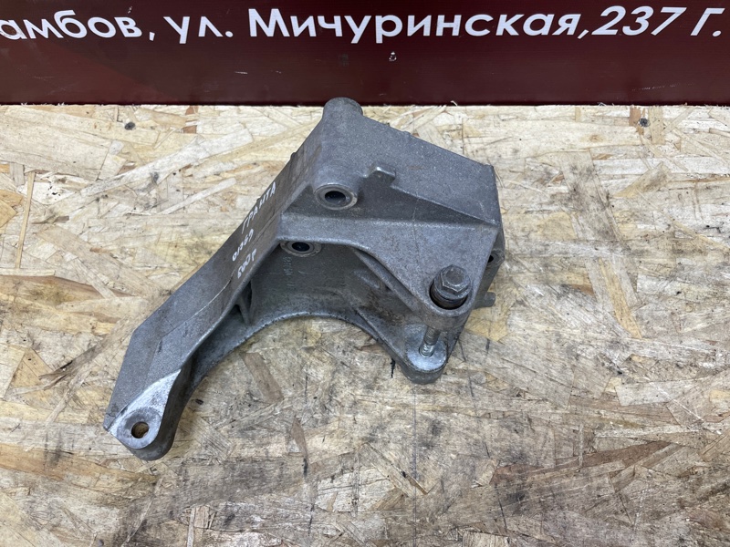 Кронштейн генератора