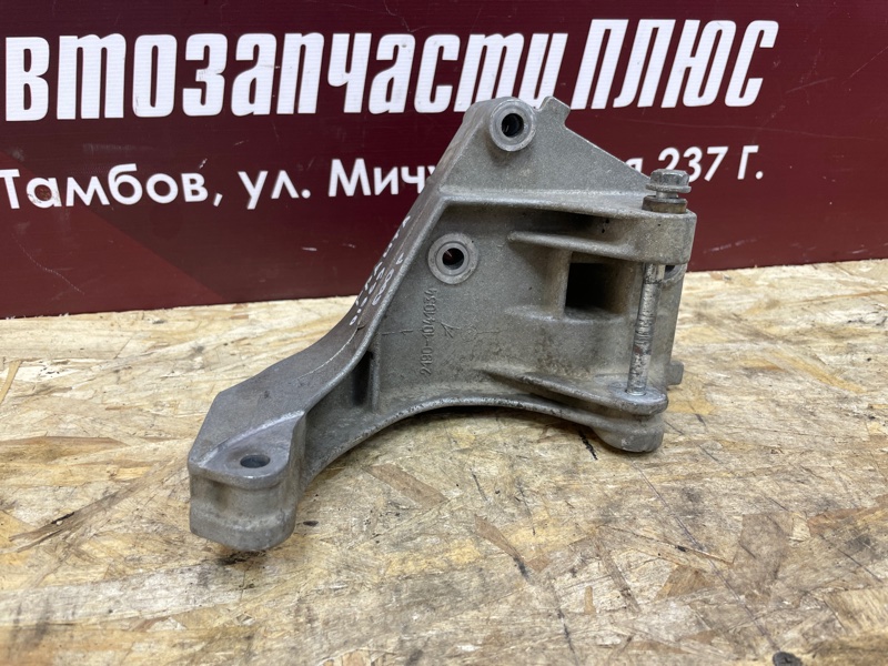 Кронштейн генератора