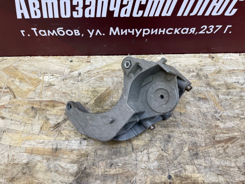 Кронштейн генератора