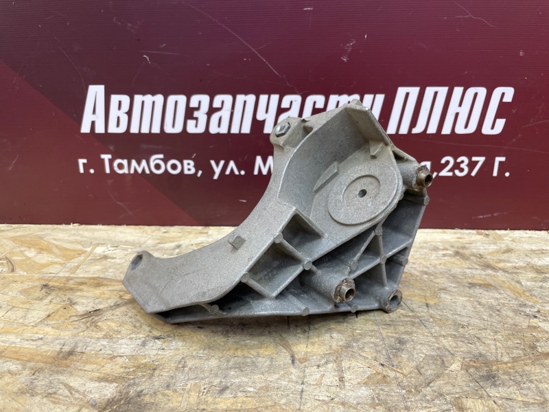 Кронштейн генератора