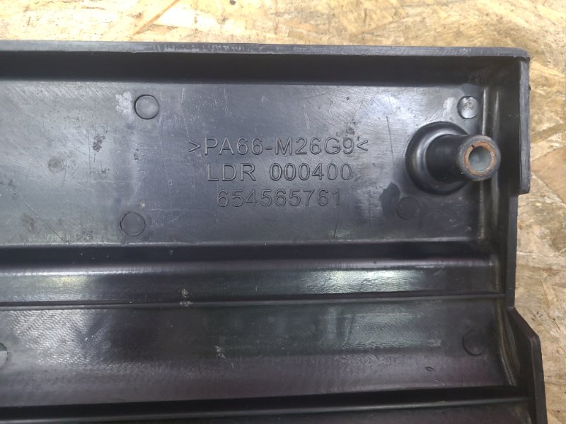 Декоративная крышка двигателя