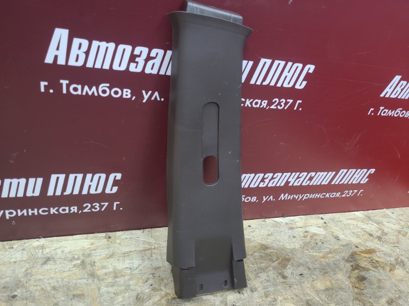 Обшивка средней стойки