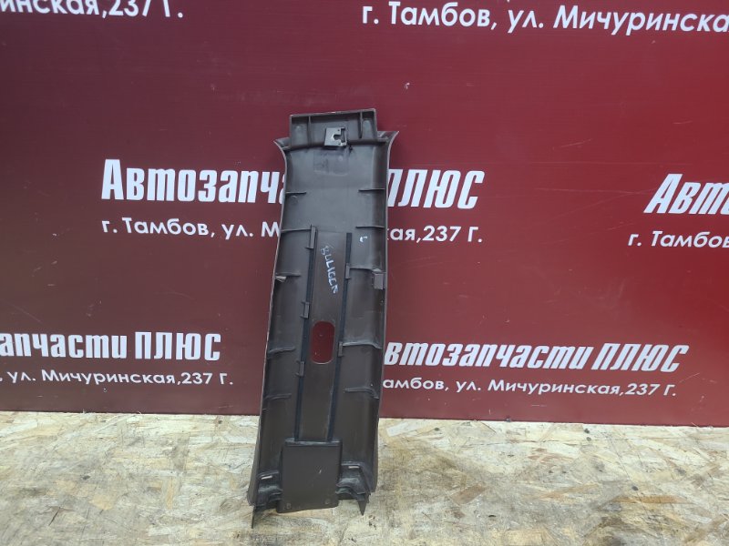 Обшивка средней стойки