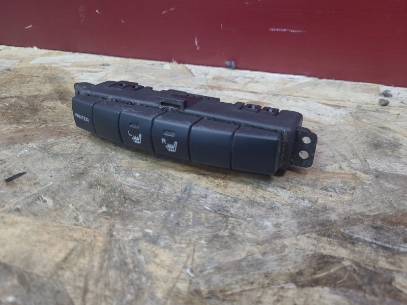 Кнопка обогрева сидений