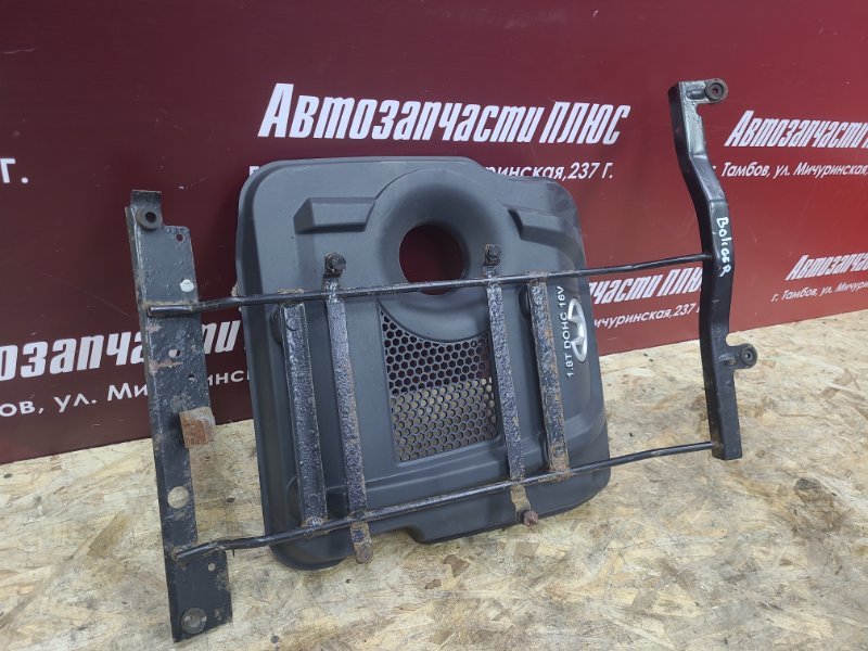 Декоративная крышка двигателя