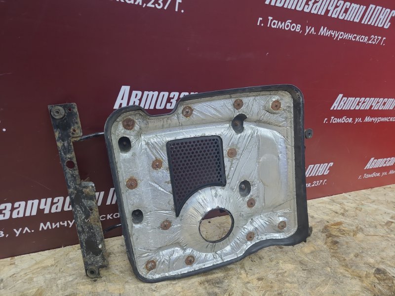 Декоративная крышка двигателя