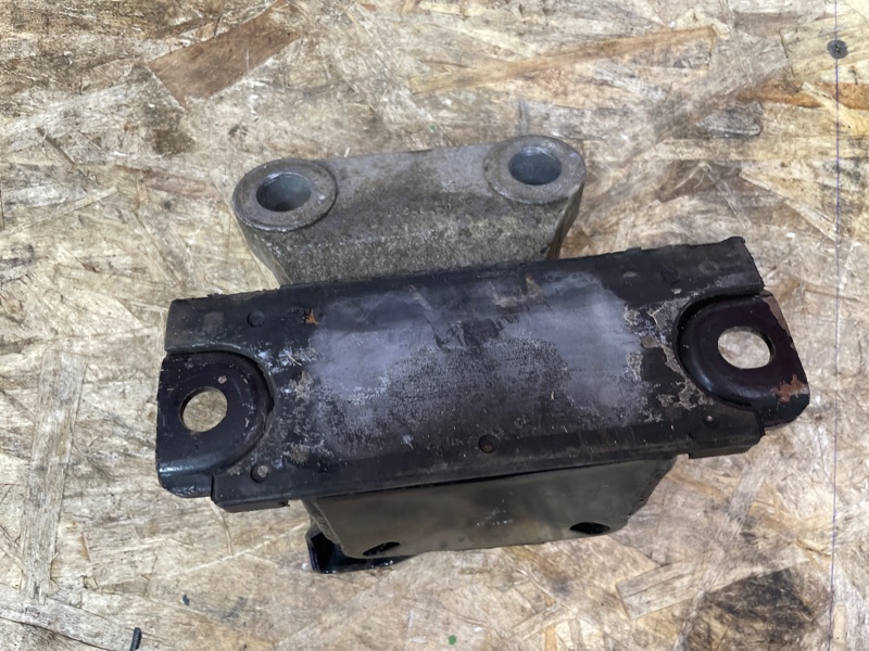 Опора двигателя