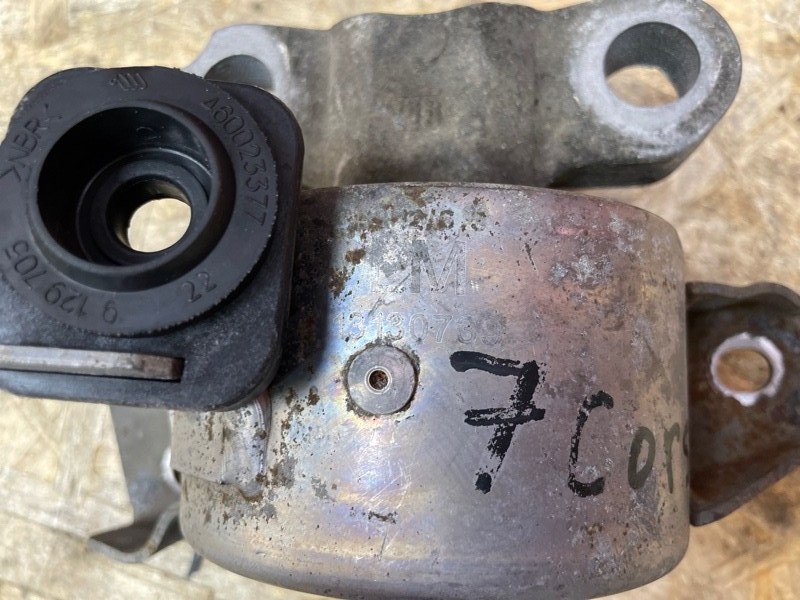 Опора двигателя