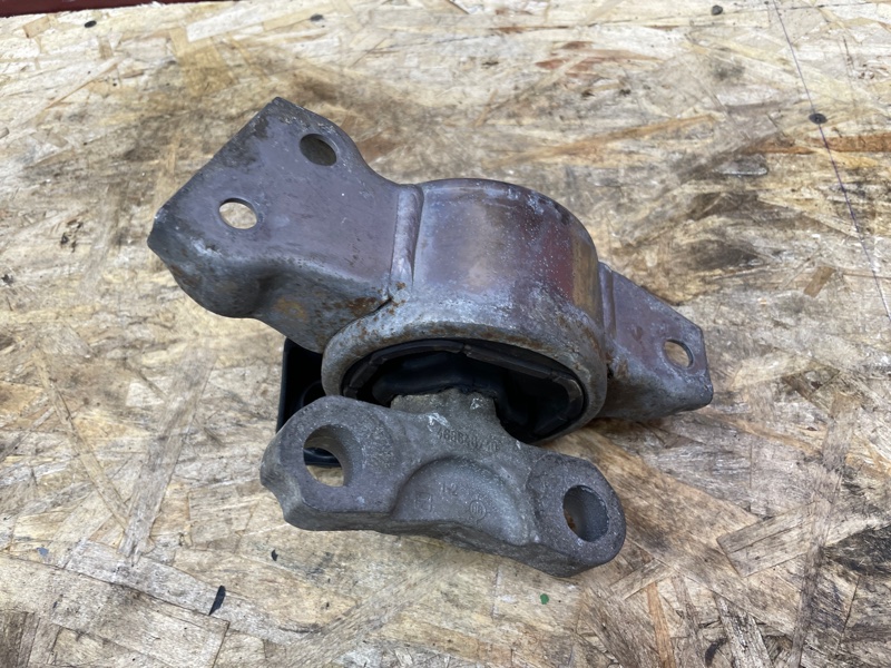 Опора двигателя