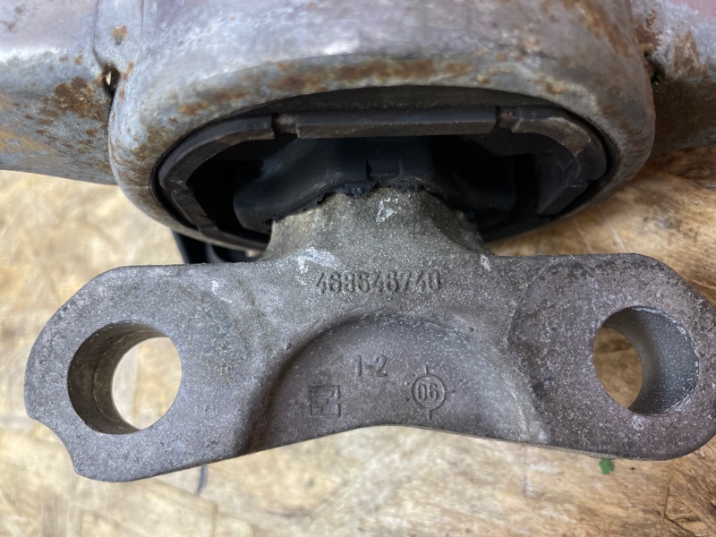 Опора двигателя