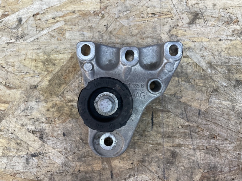 Кронштейн опоры двигателя