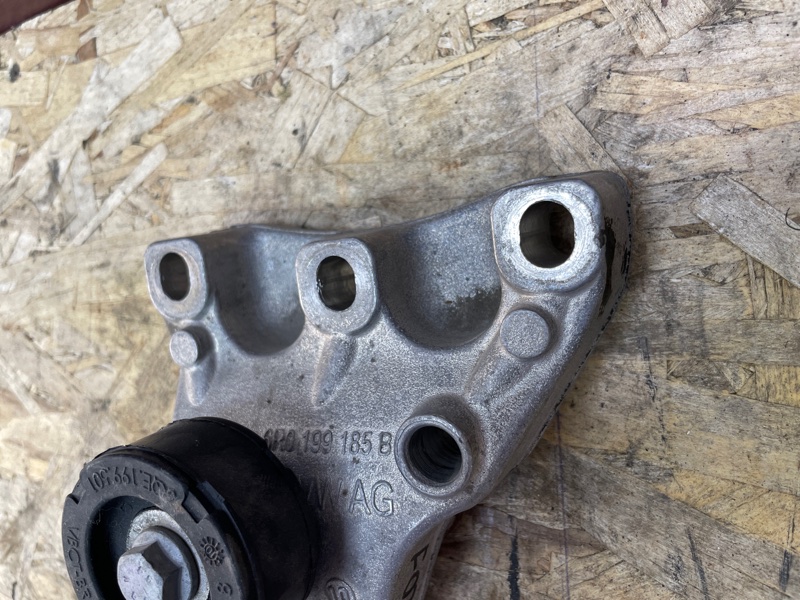 Кронштейн опоры двигателя