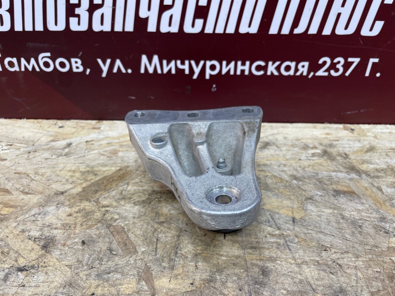 Кронштейн опоры двигателя