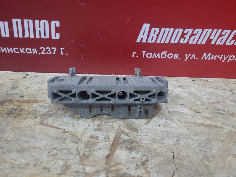 Кронштейн впускного коллектора