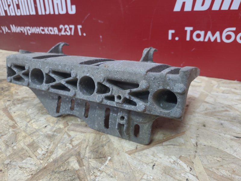 Кронштейн впускного коллектора