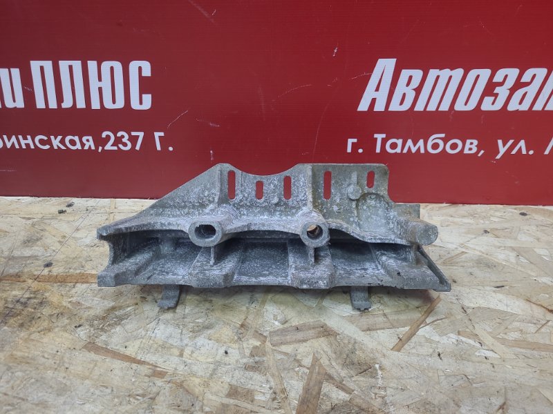 Кронштейн впускного коллектора