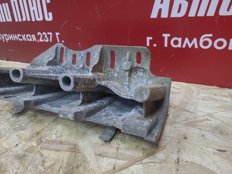 Кронштейн впускного коллектора