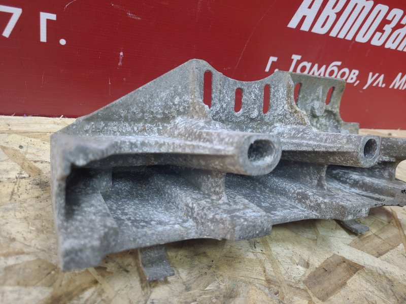 Кронштейн впускного коллектора