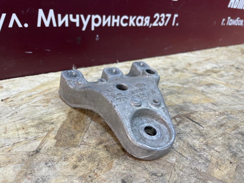 Кронштейн опоры двигателя