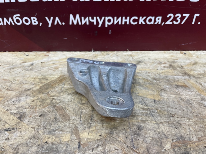 Кронштейн опоры двигателя