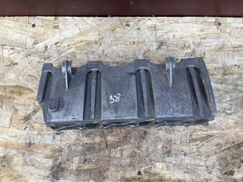 Кронштейн впускного коллектора