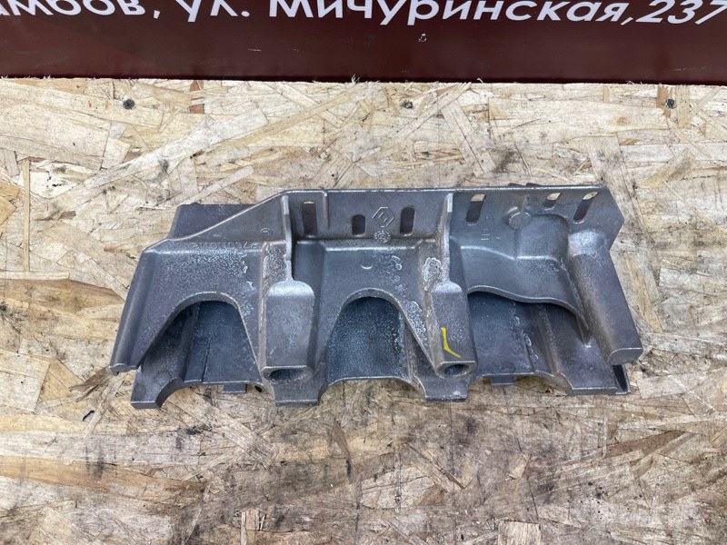 Кронштейн впускного коллектора