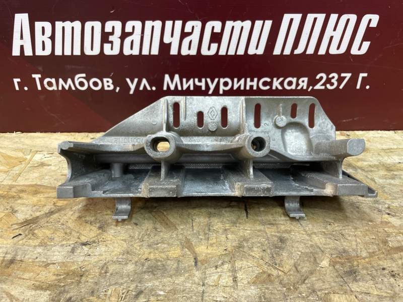 Кронштейн впускного коллектора