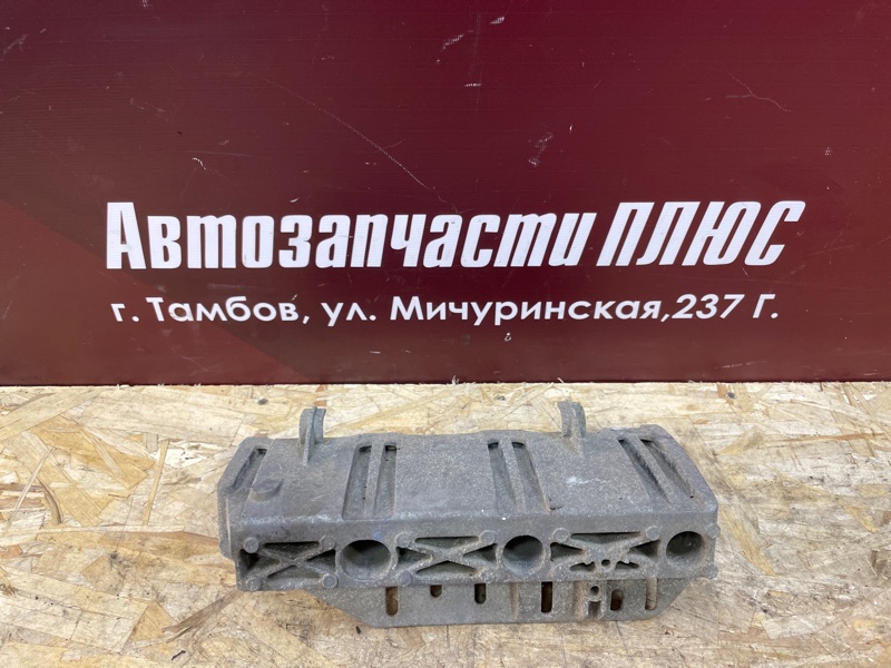 Кронштейн впускного коллектора