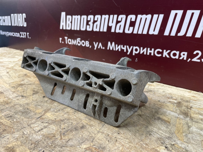 Кронштейн впускного коллектора