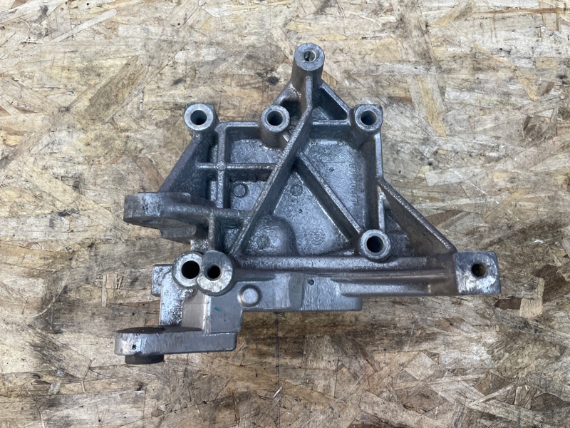 Кронштейн компрессора кондиционера