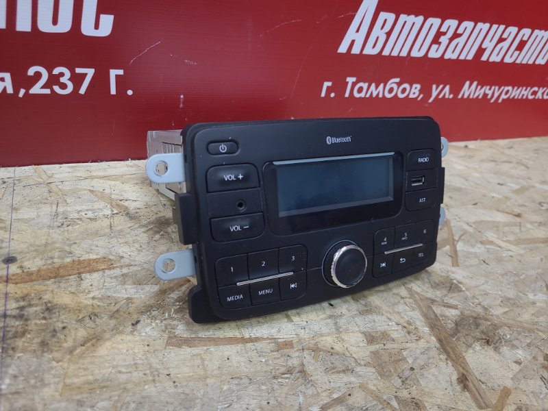 Магнитола штатная