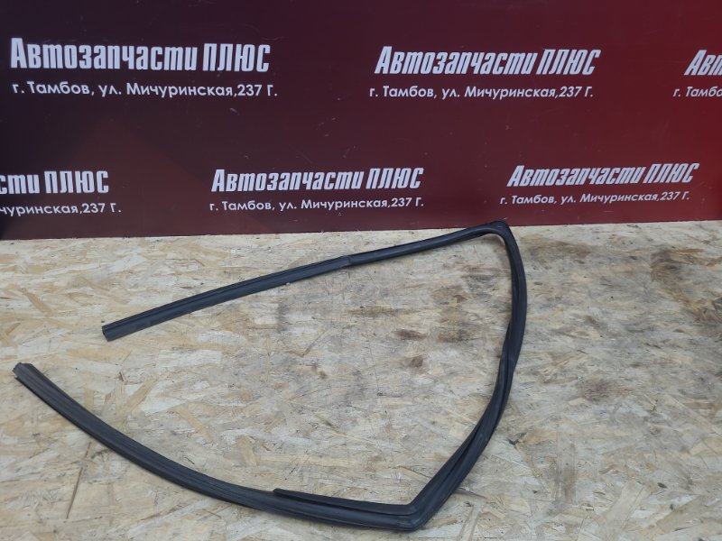 Уплотнитель стекла      двери