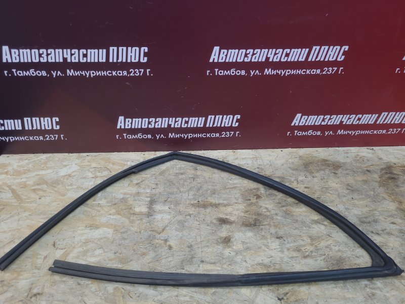 Уплотнитель стекла      двери