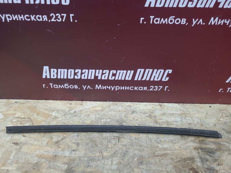 Уплотнитель стекла двери внешний