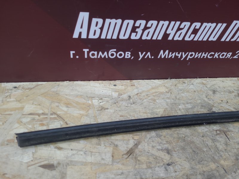 Уплотнитель стекла двери внешний