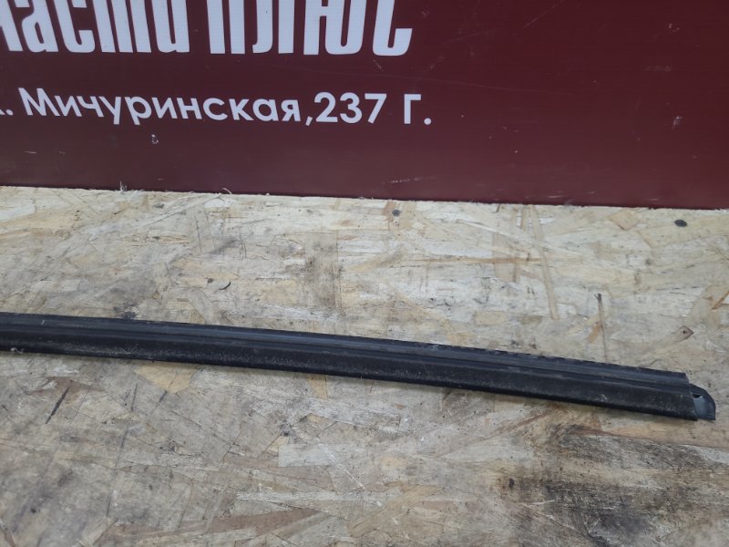 Уплотнитель стекла двери внешний