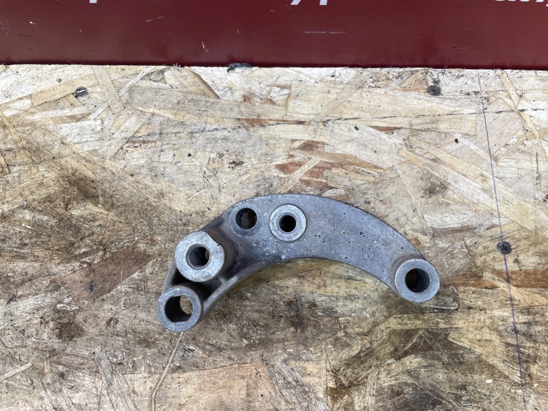 Кронштейн    опоры двигателя