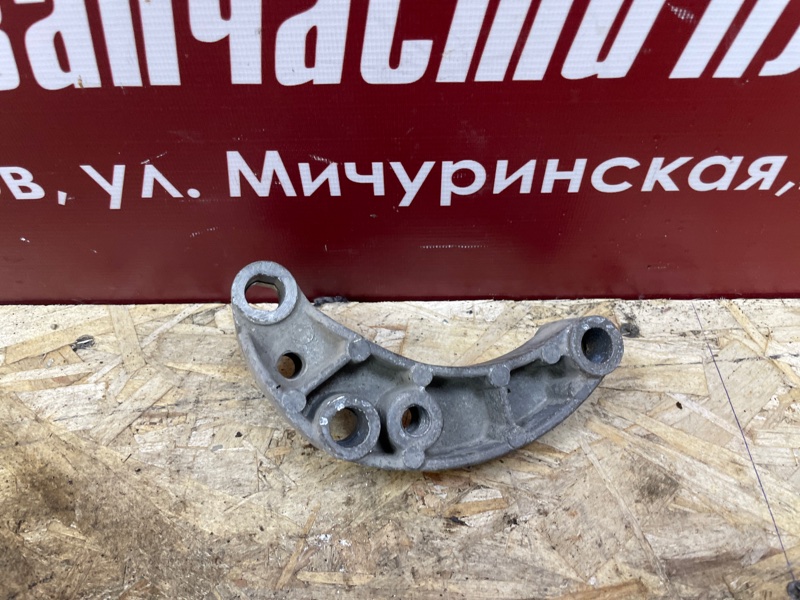 Кронштейн    опоры двигателя