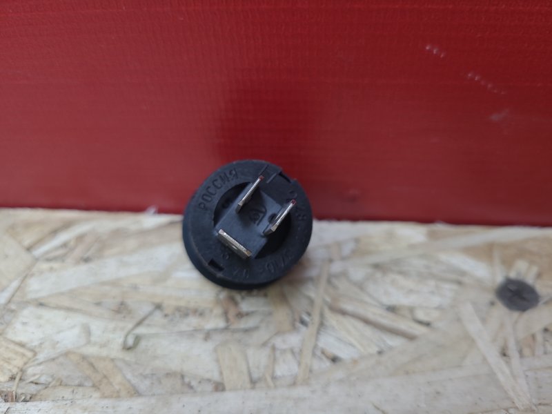 Кнопка открывания багажника