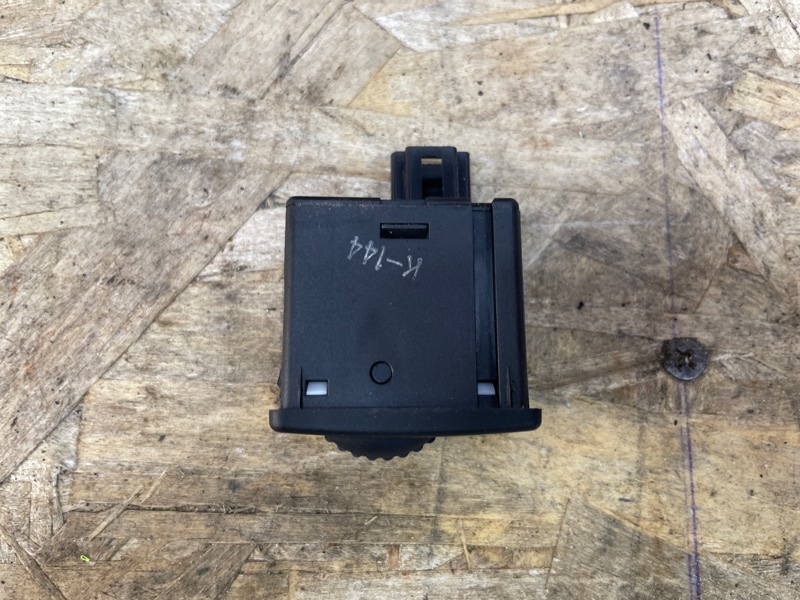 Кнопка корректора фар