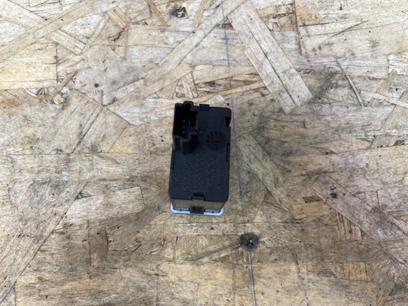 Кнопка корректора фар