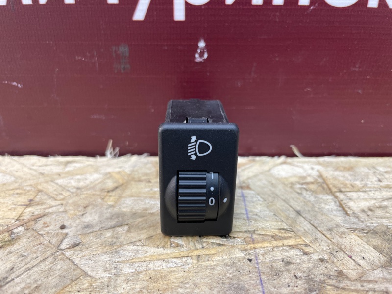 Кнопка корректора фар